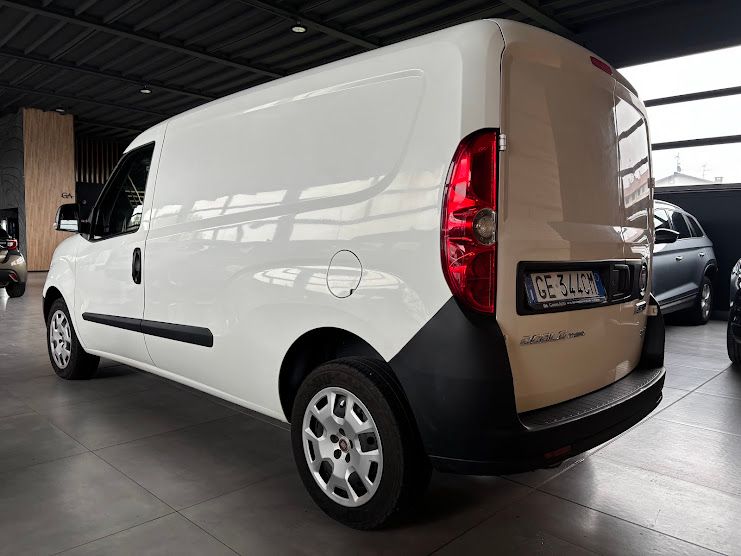 FIAT FIAT DOBLO 1.4 120CV NATURAL POWER MAXI LOUNGE 2021 — foto 2