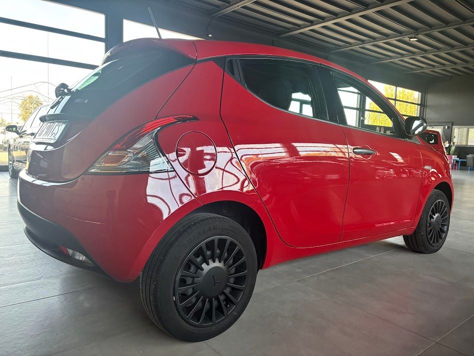 Lancia LANCIA YPSILON 1.0 HYBRID 50.000KM NEOPATENTATI 2023 — foto 4