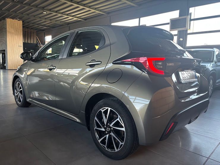 Toyota TOYOTA YARIS 1.5 HYBRID TREND 5P. NEOPATENTATI 2021 — foto 2